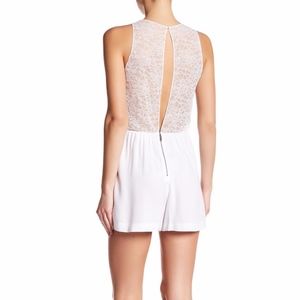 NWT $245 Alice + Olivia Jasper Keyhole Lace Romper in White - size 6!
